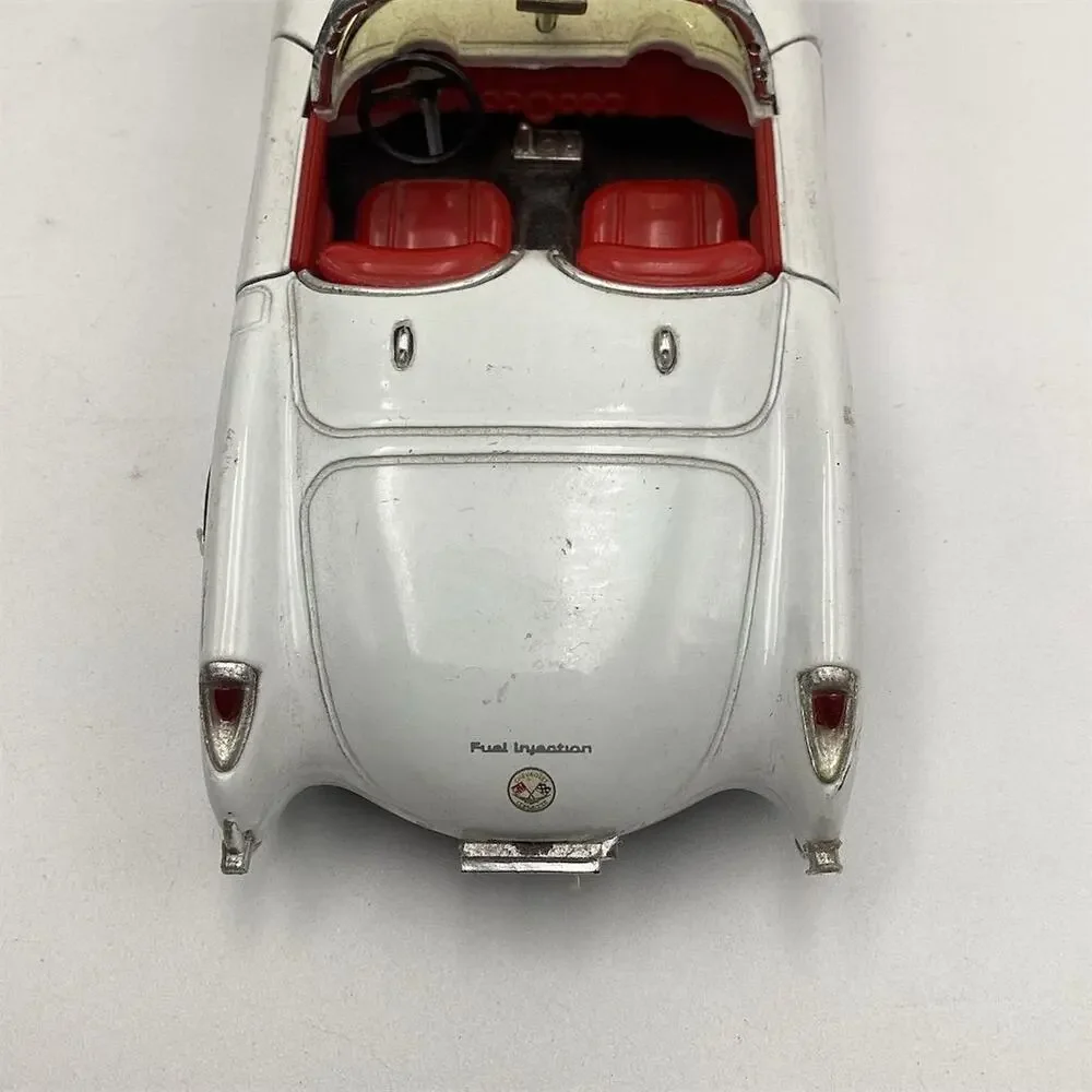 1957 Chevrolet Corvette‎ Diecast Model 1/24 Scale White Vintage Car